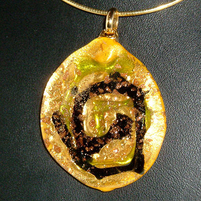 Small Vinci Round Pendant - Image 3